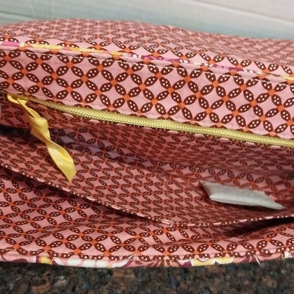 New VERA BRADLEY Vibrant Floral Crossbody Bag And FREE I.D Lanyard And Case - Picture 6 of 9